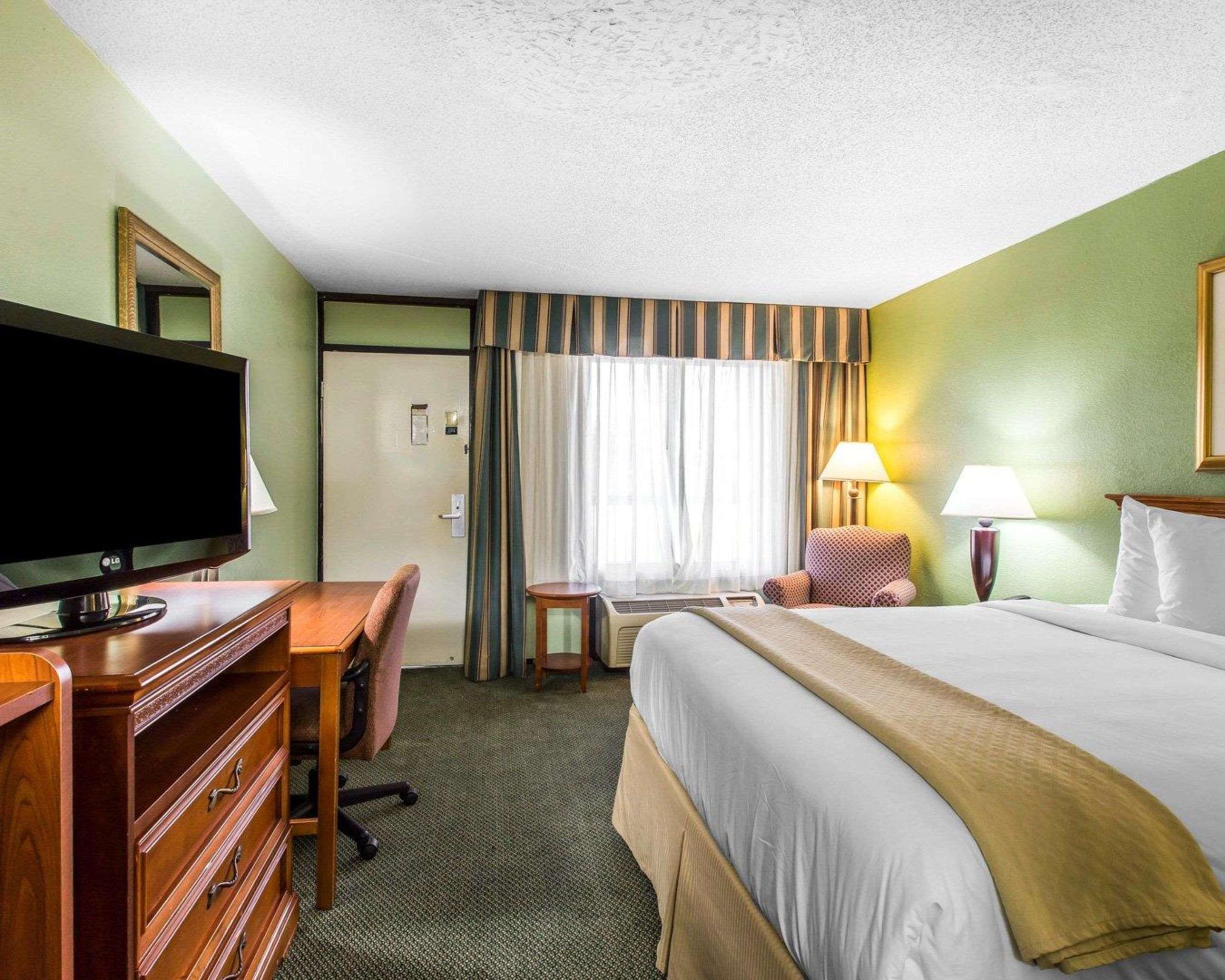 Quality Inn & Suites Waycross Bagian luar foto