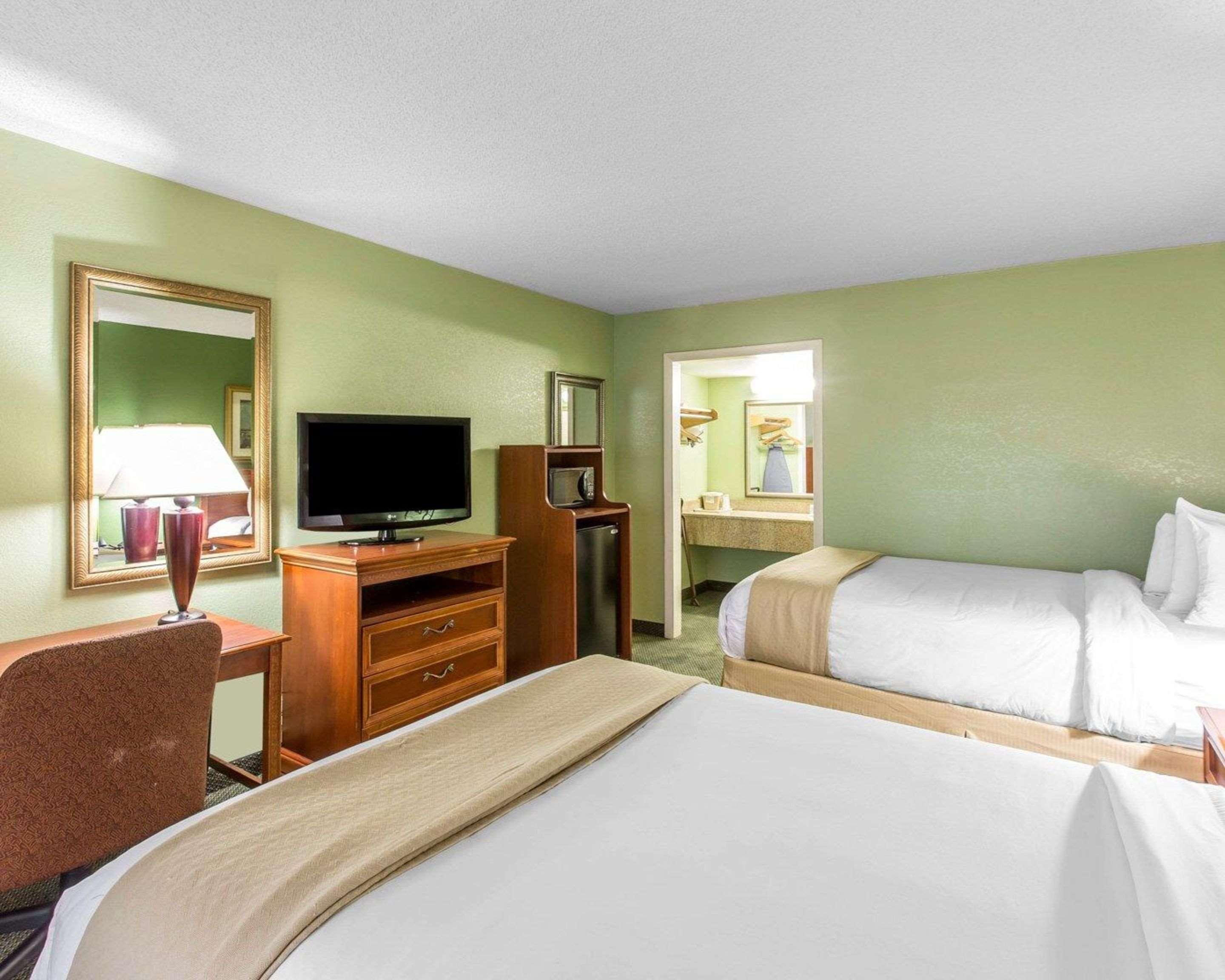 Quality Inn & Suites Waycross Bagian luar foto
