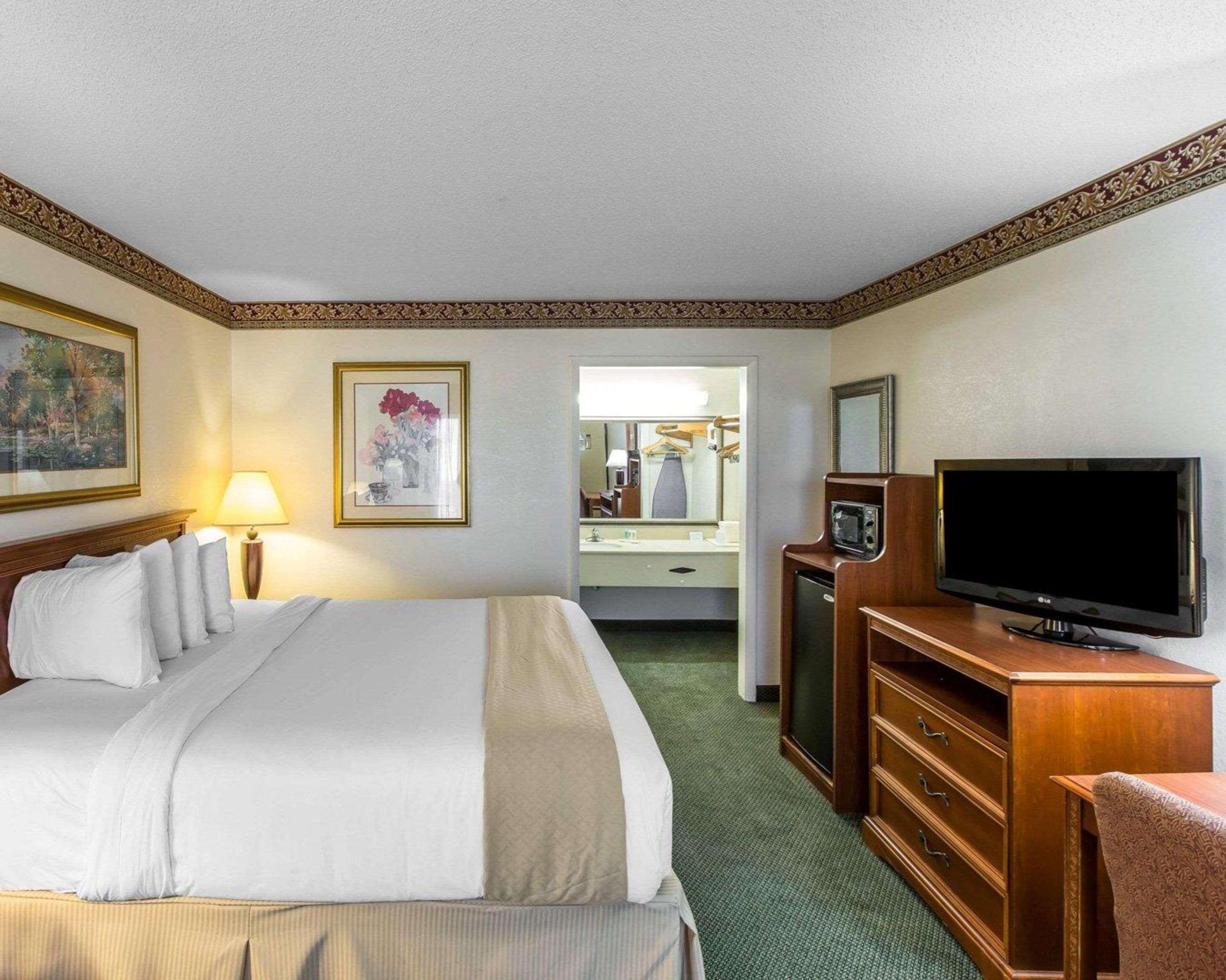 Quality Inn & Suites Waycross Bagian luar foto