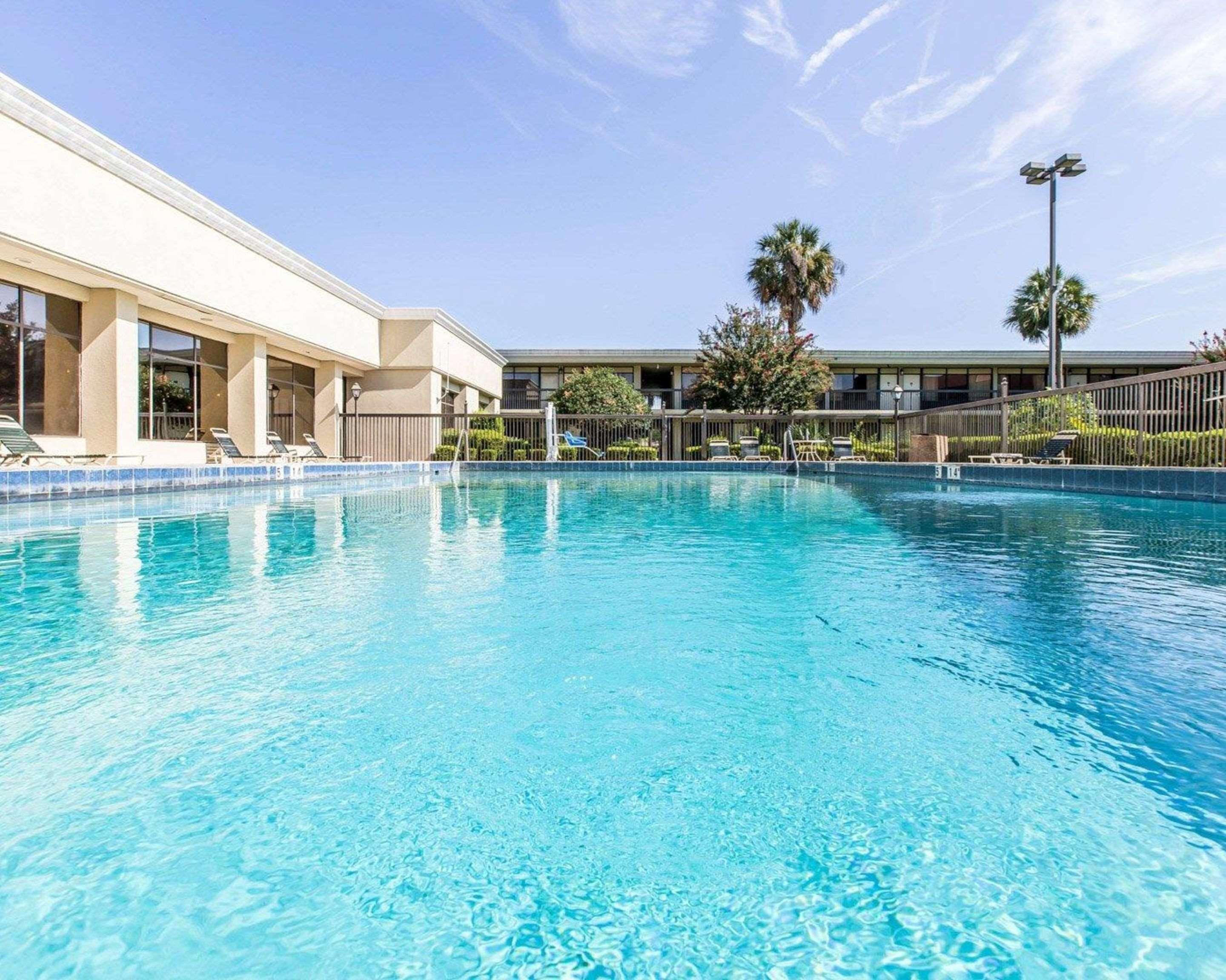 Quality Inn & Suites Waycross Bagian luar foto