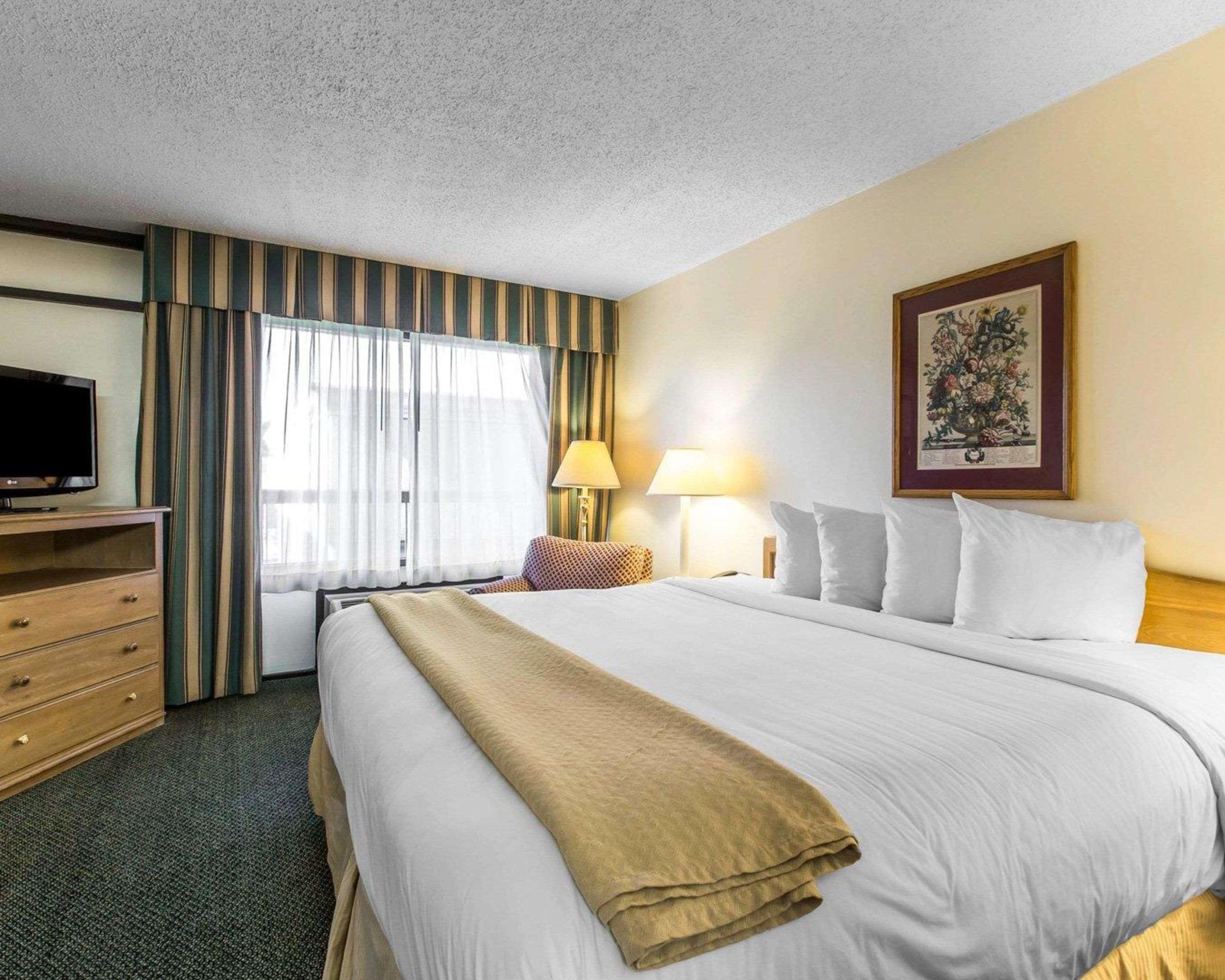 Quality Inn & Suites Waycross Bagian luar foto