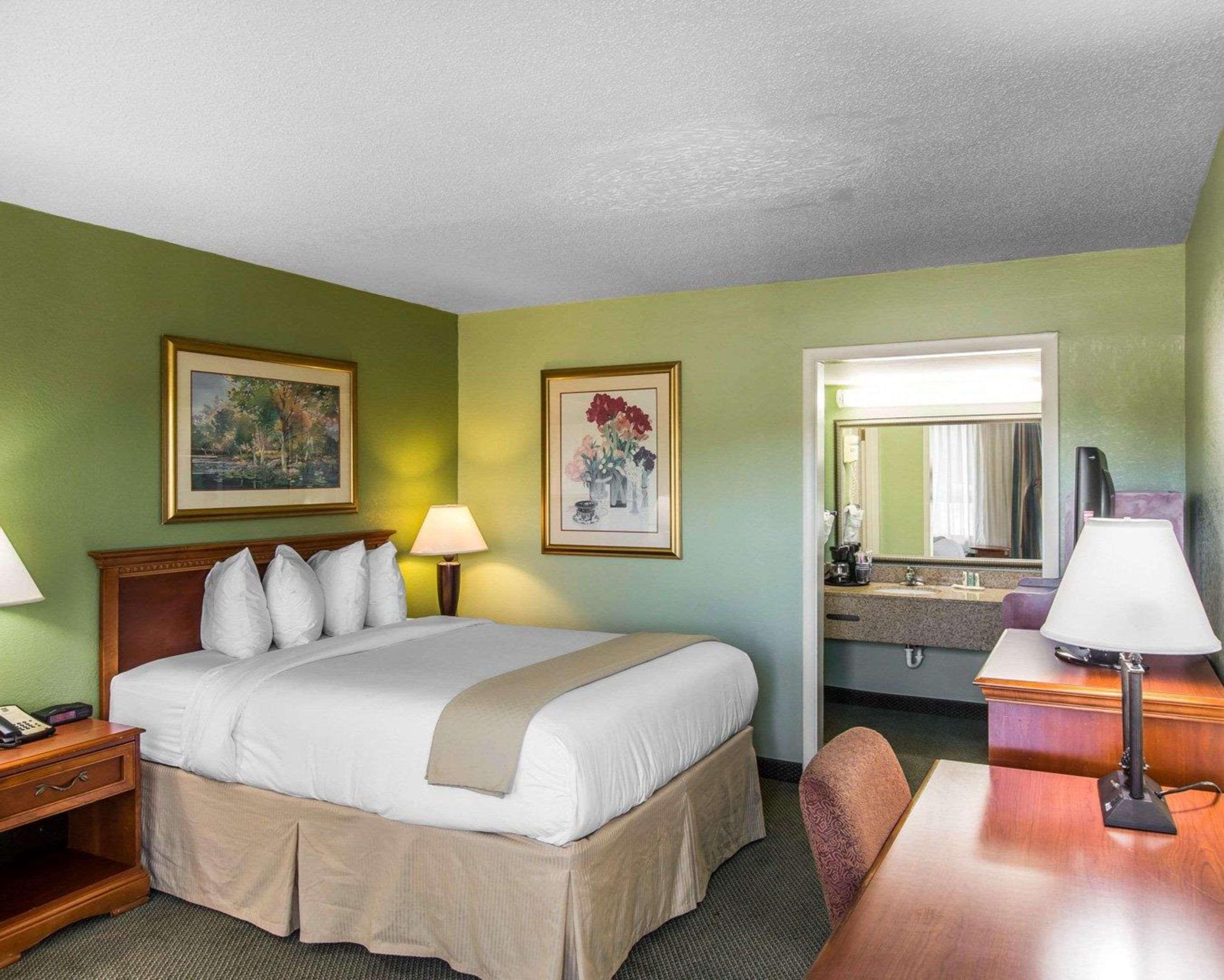 Quality Inn & Suites Waycross Bagian luar foto