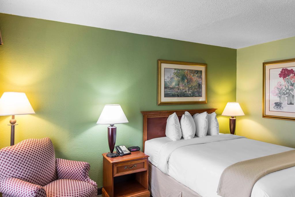 Quality Inn & Suites Waycross Bagian luar foto