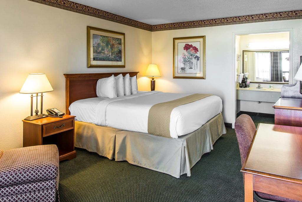 Quality Inn & Suites Waycross Bagian luar foto