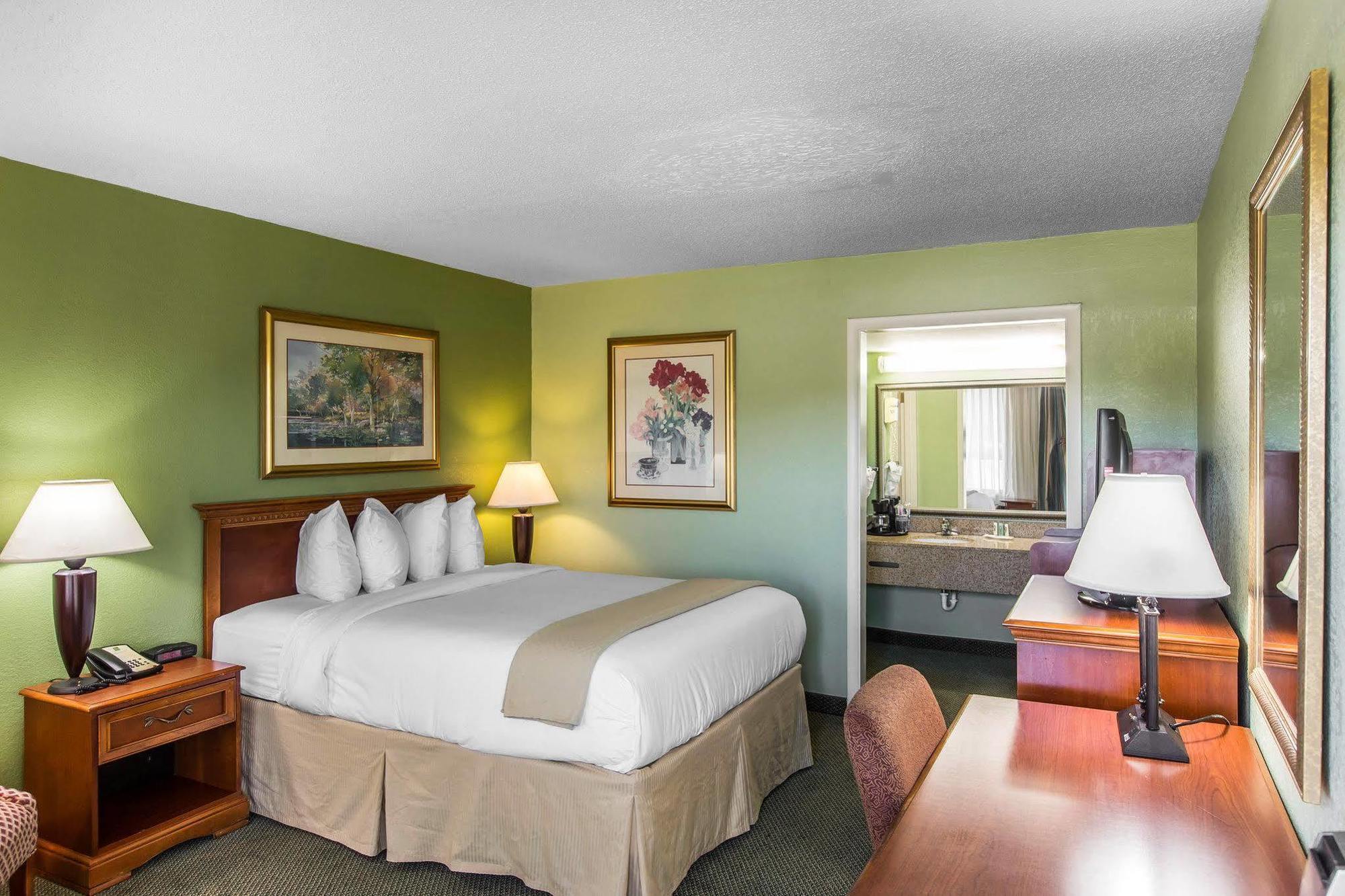Quality Inn & Suites Waycross Bagian luar foto
