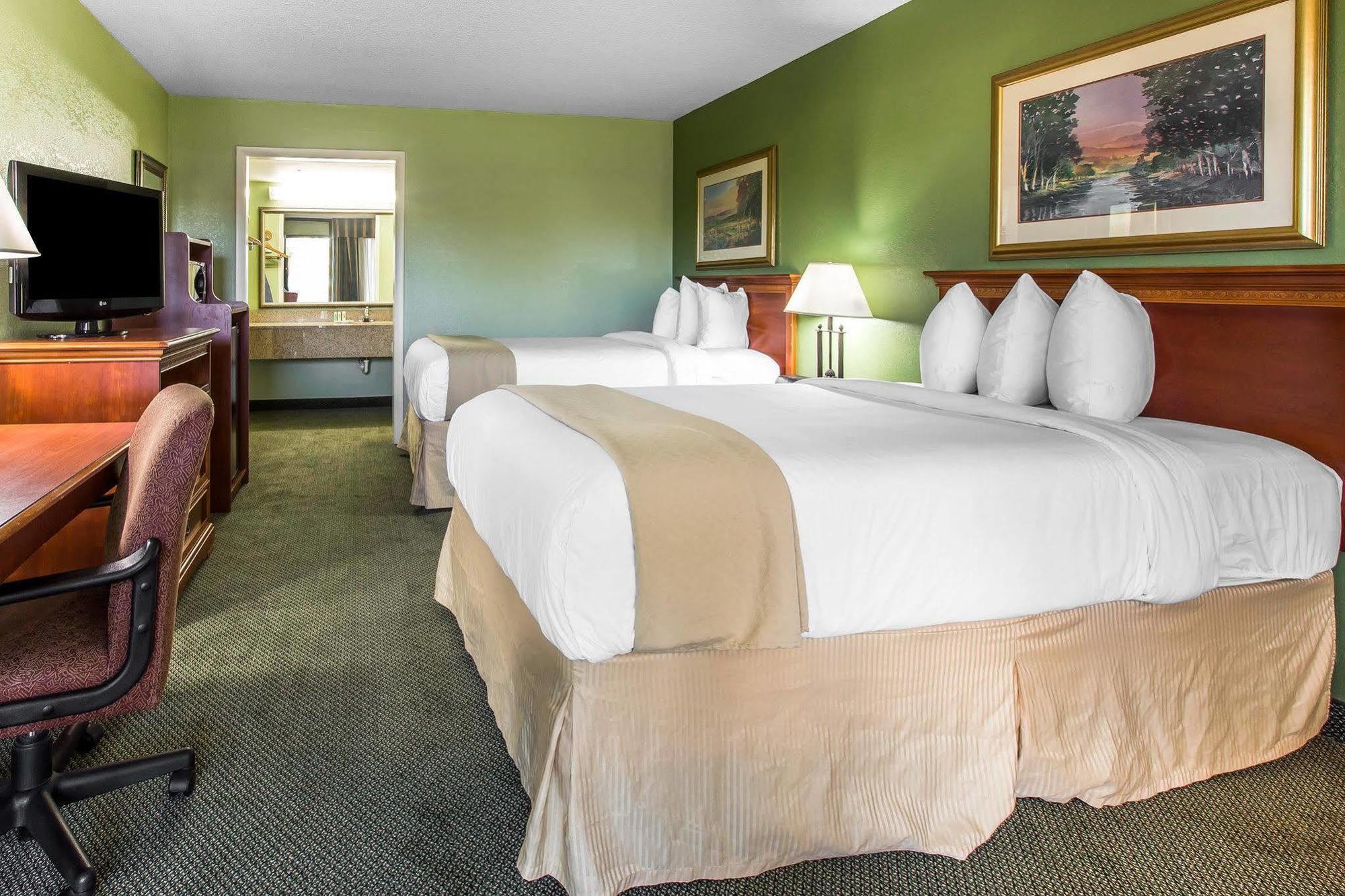 Quality Inn & Suites Waycross Bagian luar foto