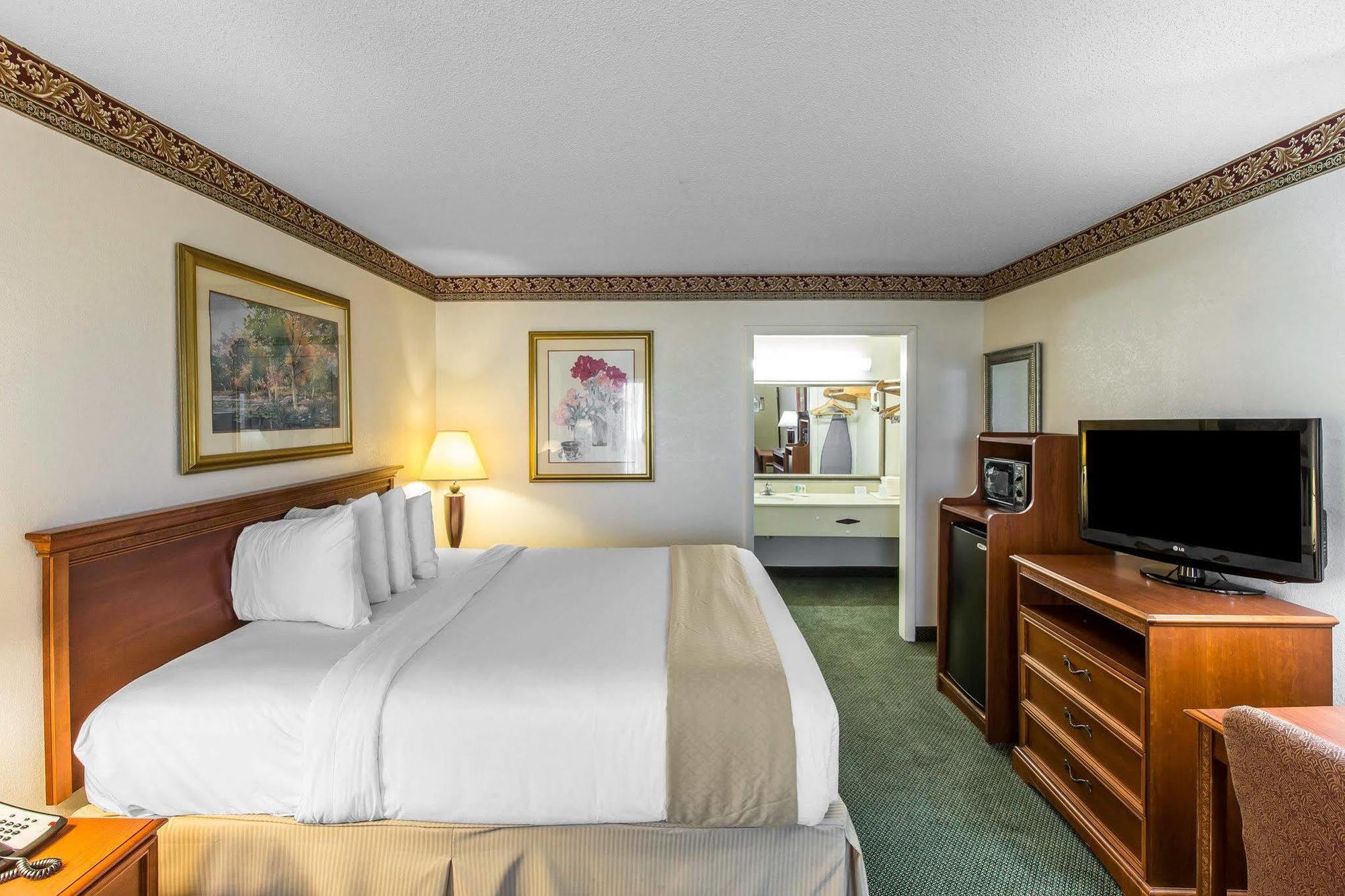 Quality Inn & Suites Waycross Bagian luar foto